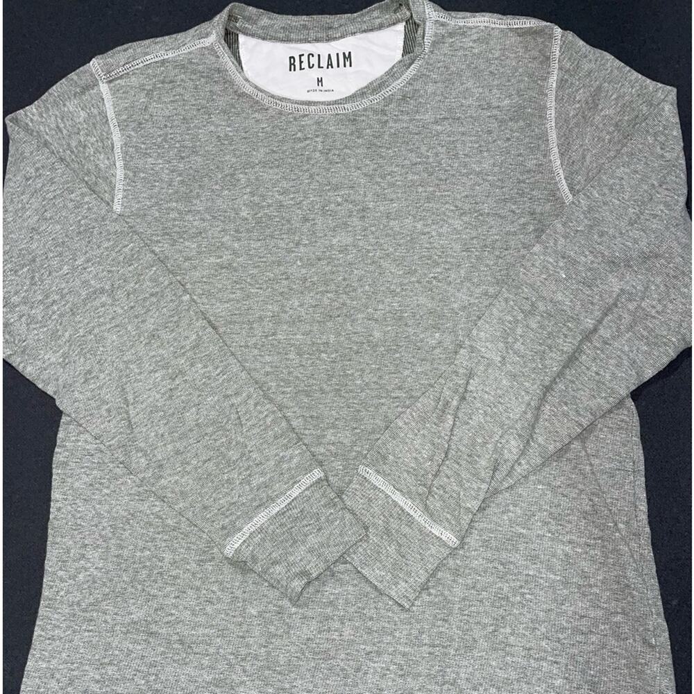 Mens Reclaim long sleeve size medium, but fits like a small.